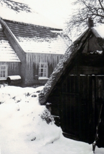 F61 Winter bij boerderij het Addink 2, 1966